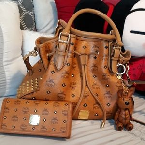 🌺💋Studded MCM Drawstring Bag w/ Wallet💋🌺